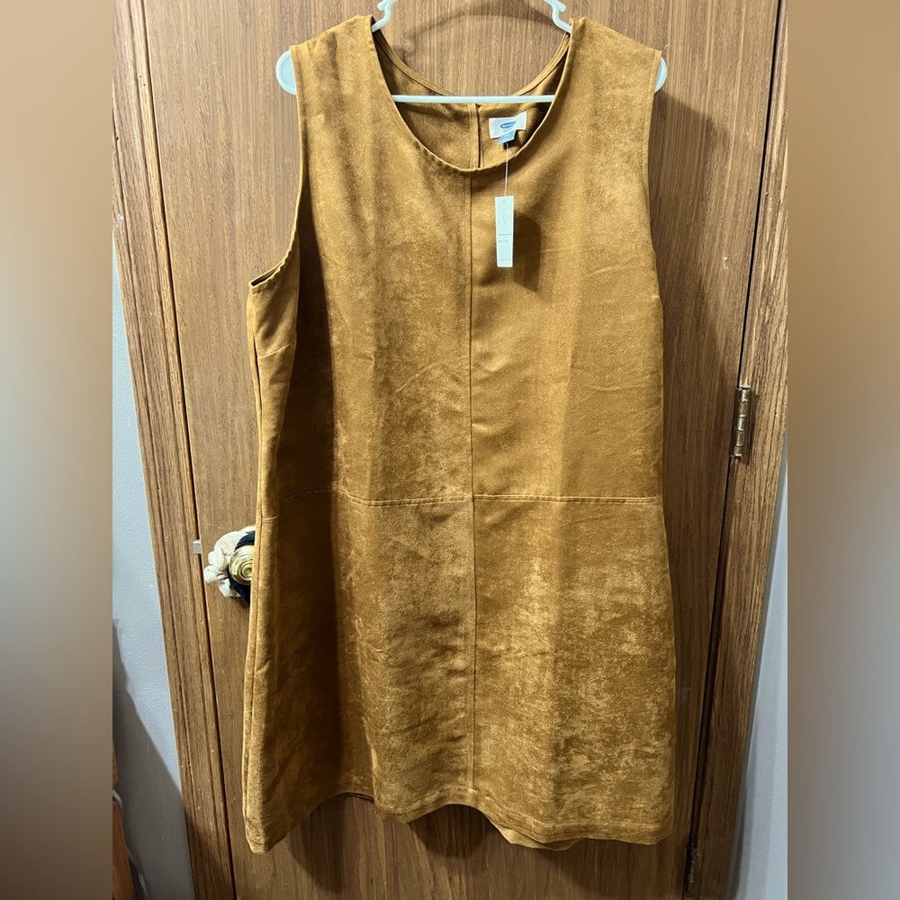 NWT Gorgeous shift dress. Fall trend suede and super cute!!!!